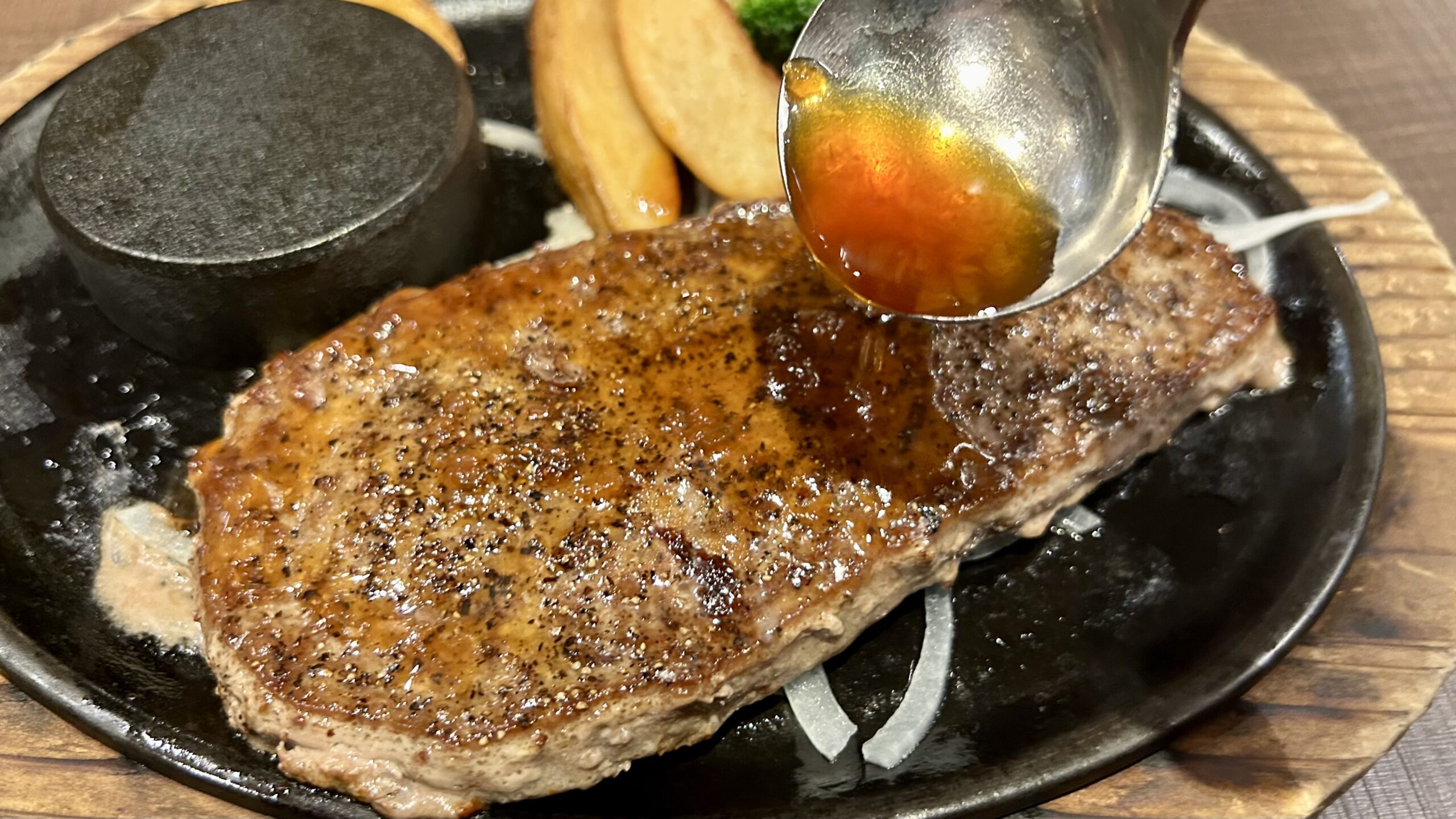 学生ハンバーグとあさくまハンバーグの違いは？