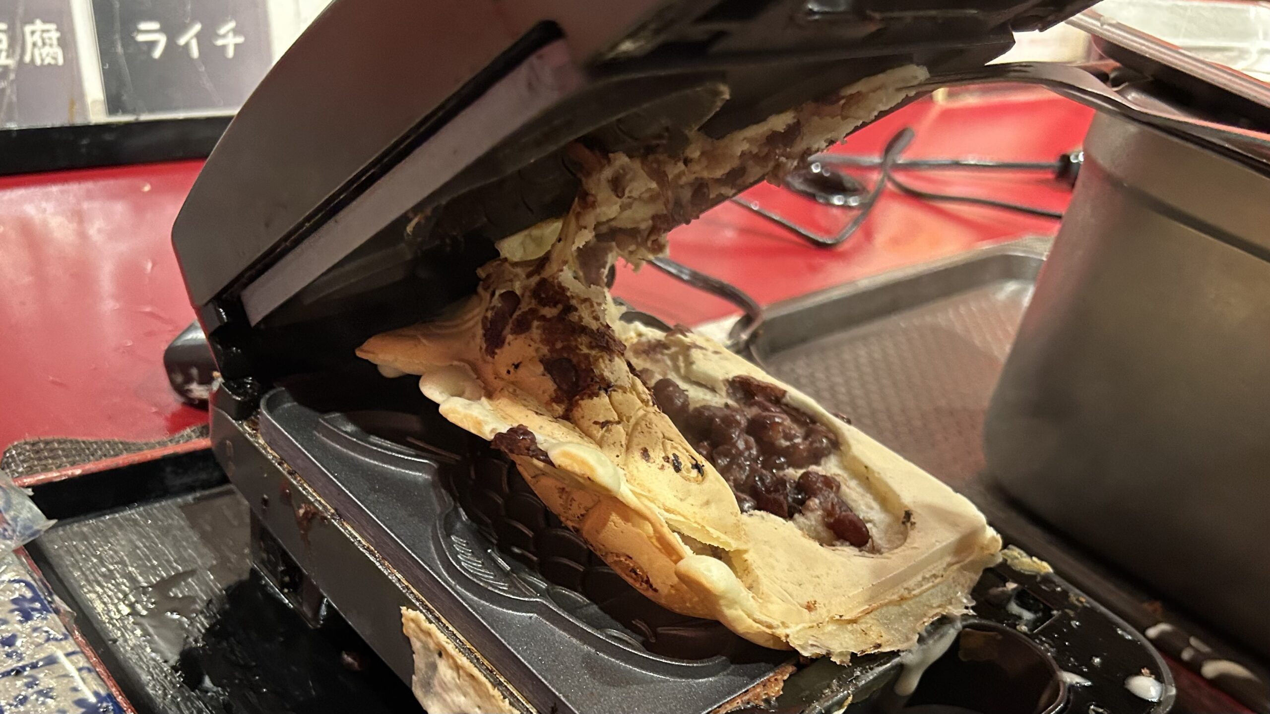 たい焼きとソフトクリームで胃袋にとどめを刺された夜
