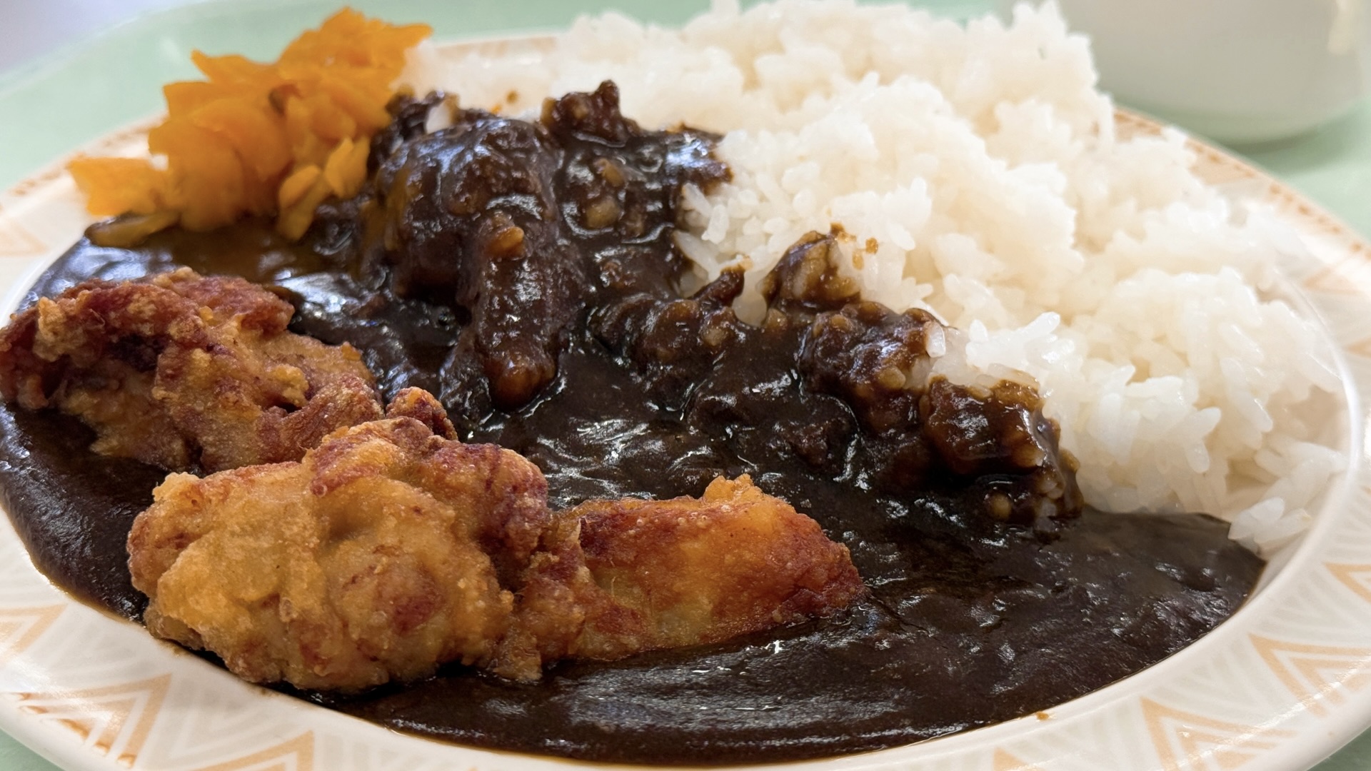 昼休みはパンから逃げる時間