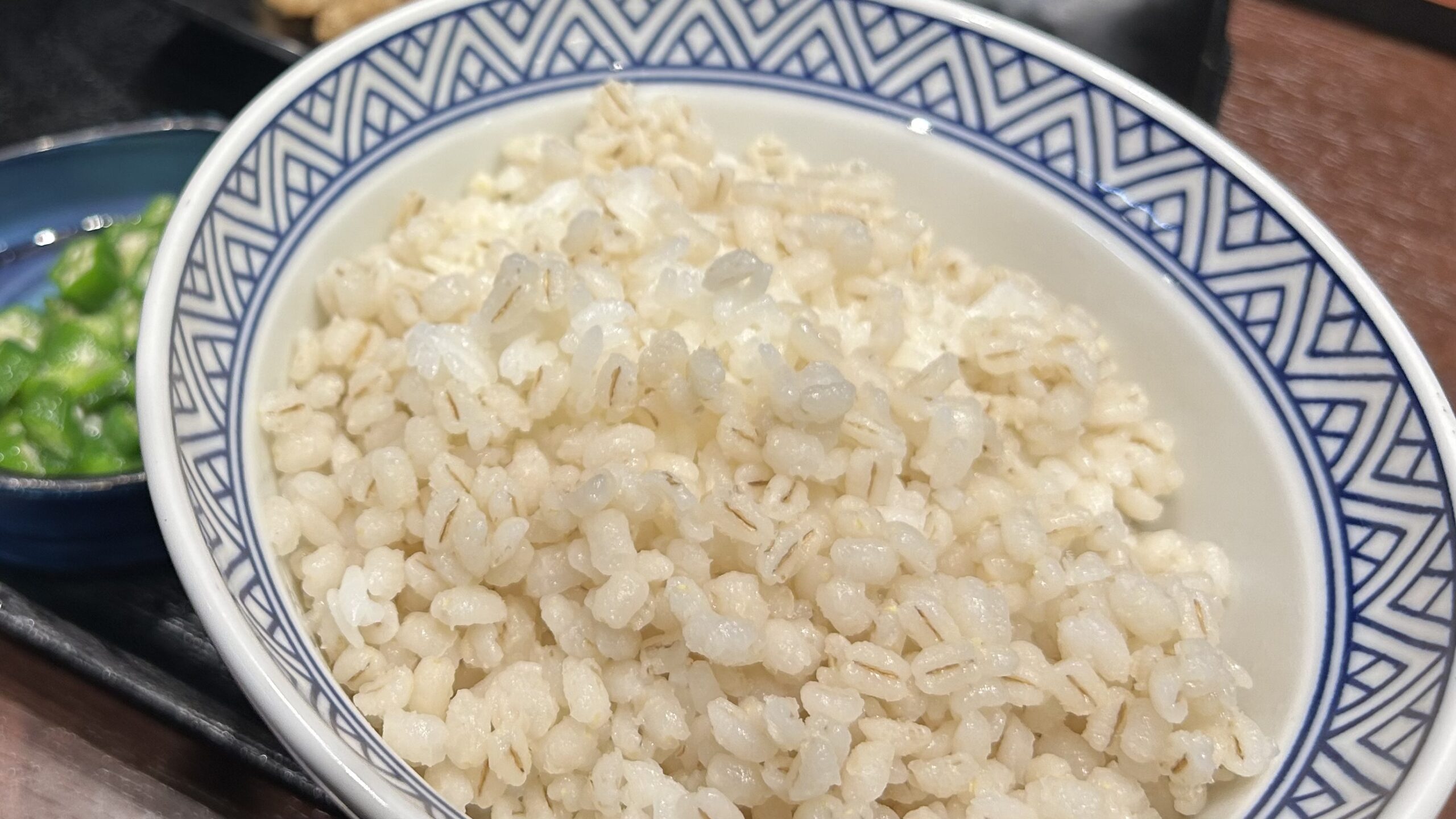 ふわふわ麦ご飯+おかわり無料はズルい
