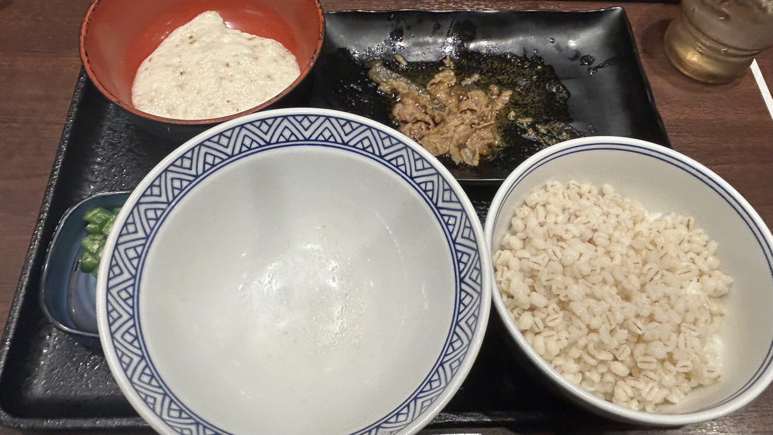 吉野家の麦とろがまずいだあ?:味・満足度・食感、全部入りの神定食