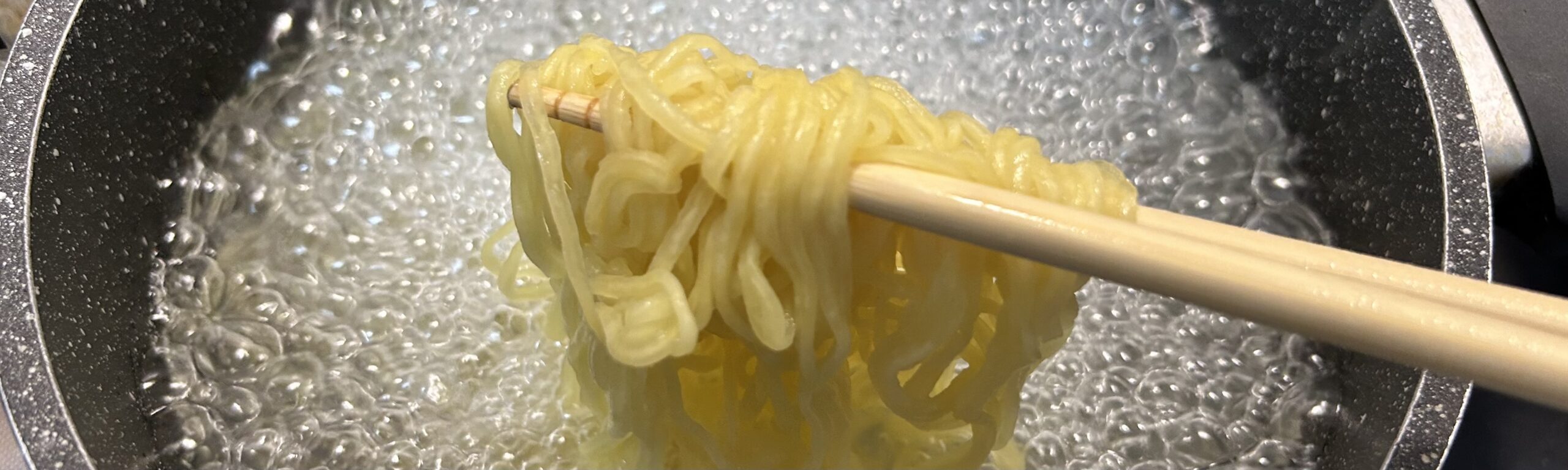液体スープと麺の完成度がもたらす再現力