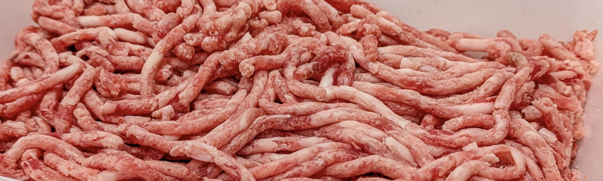 牛ひき肉：香りは強め！脂の主張がやや強いタイプ
