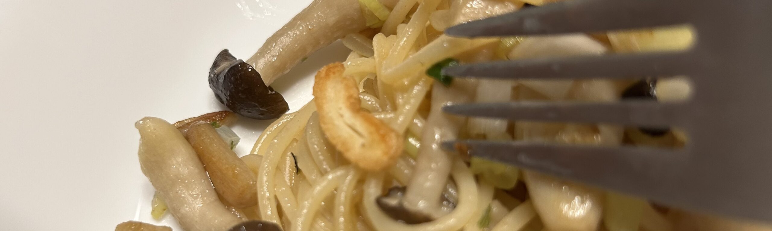 パスタ別茹で調理だとお麩がふやけず違和感しか残らない