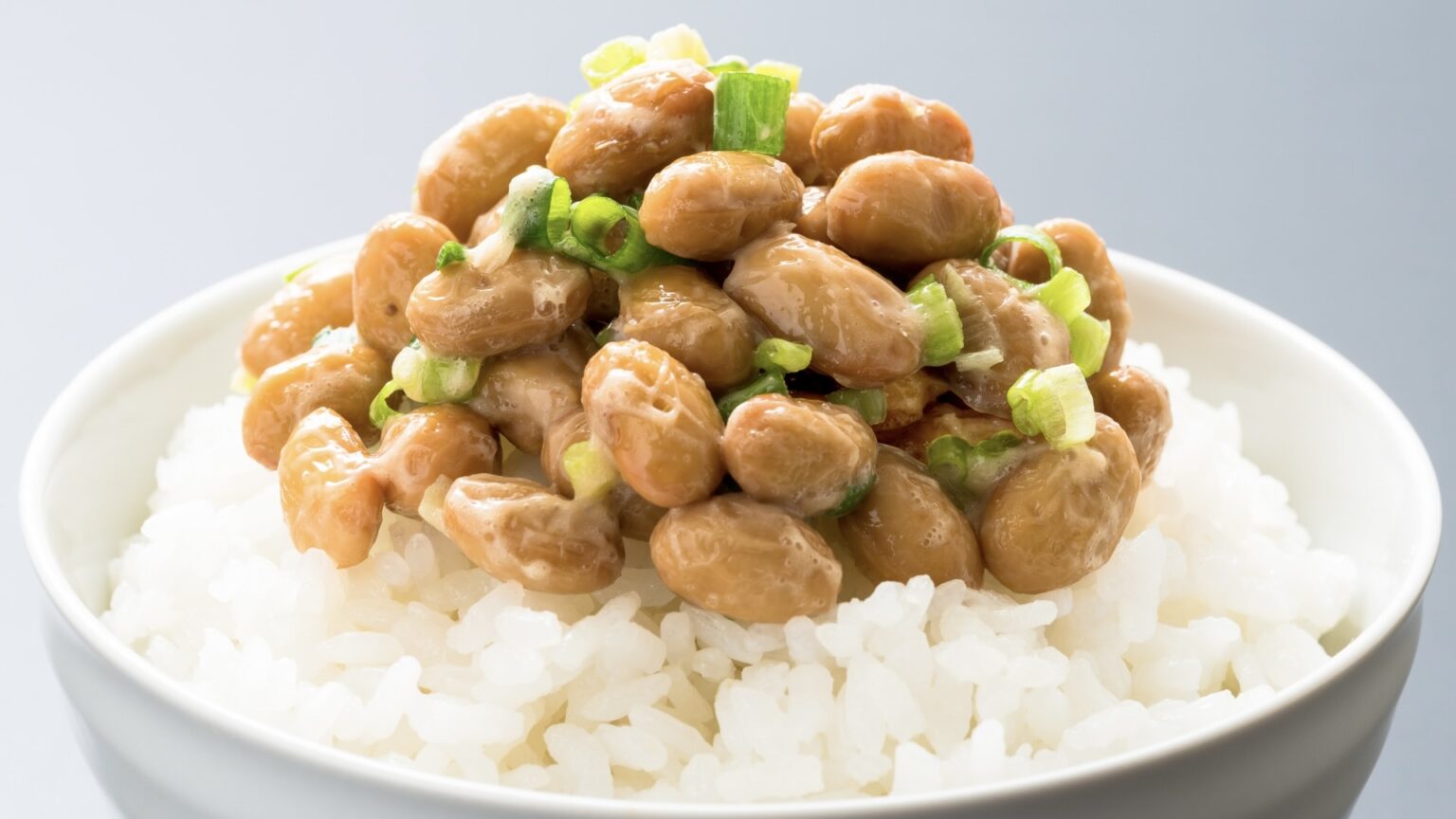 納豆のタレはやめるべき?:健康を考えた代わりの調味料と「かけない」という選択肢 | カニカカ日誌