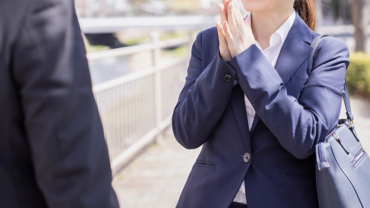少し距離を置いて依存していない姿を見せる
