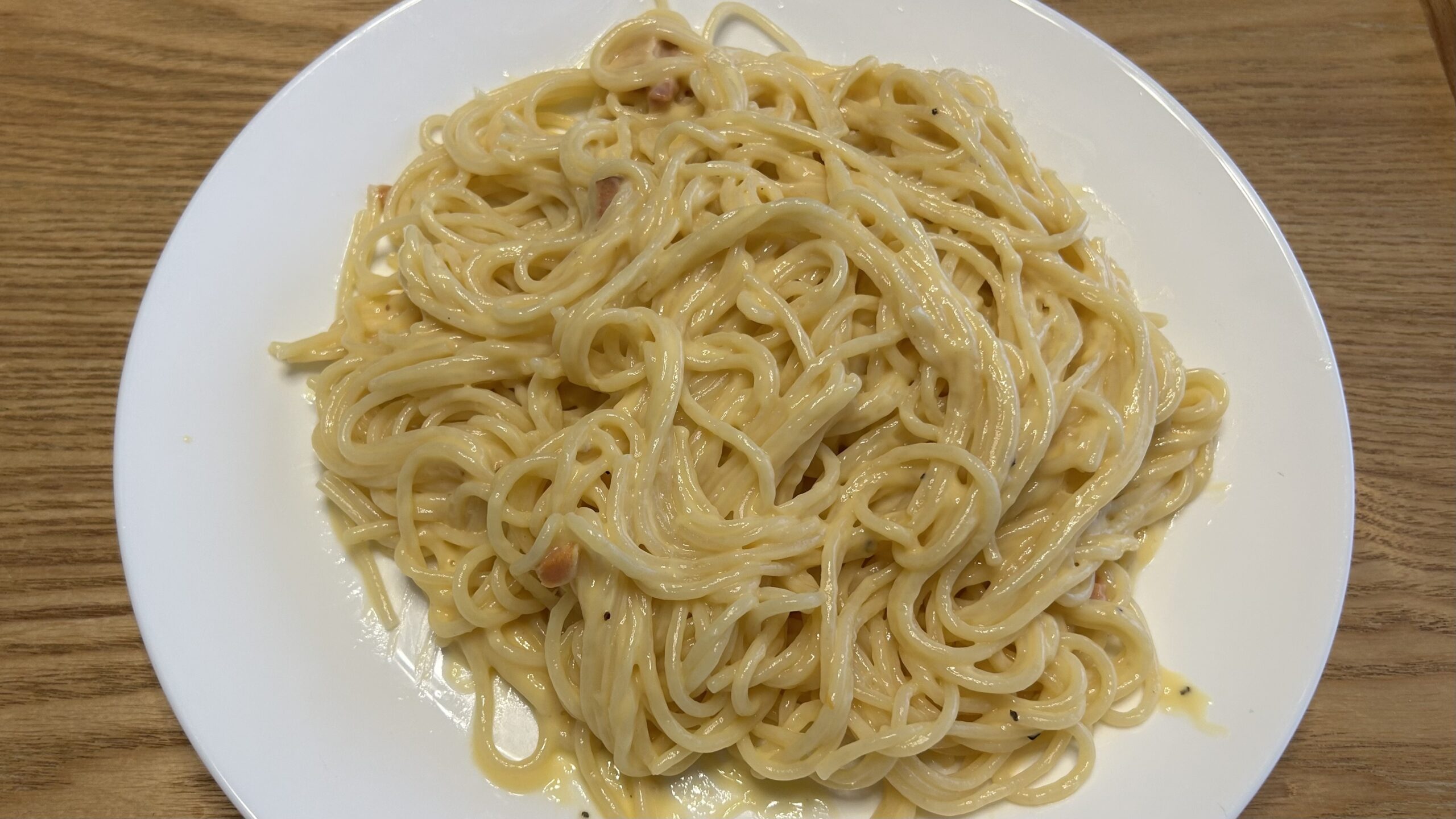 カルボナーラはチーズがなめらかで普通