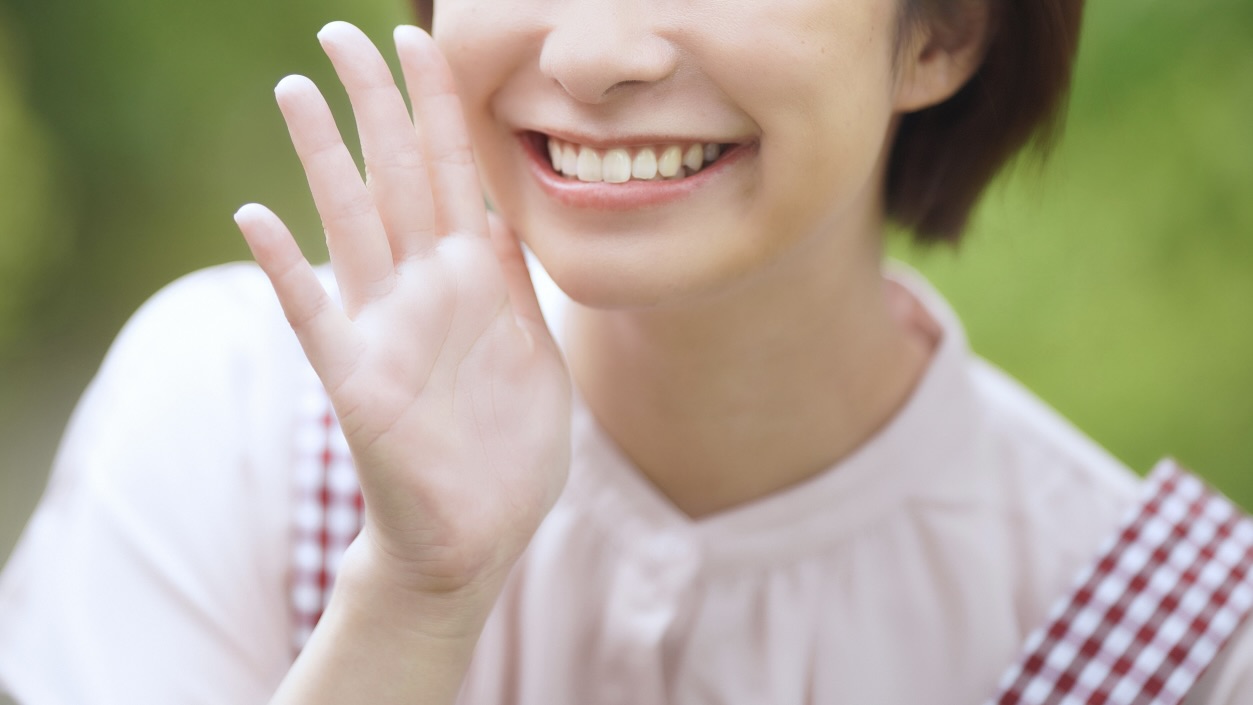 元気と応援をフラットに伝える「明るい肯定型」朝LINE