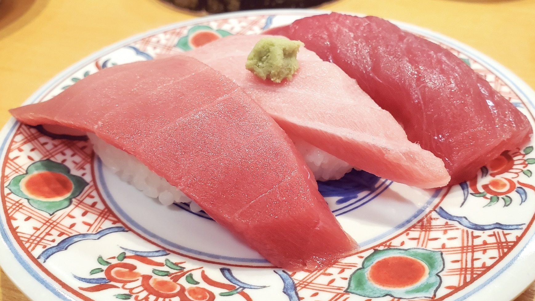 100円回転寿司