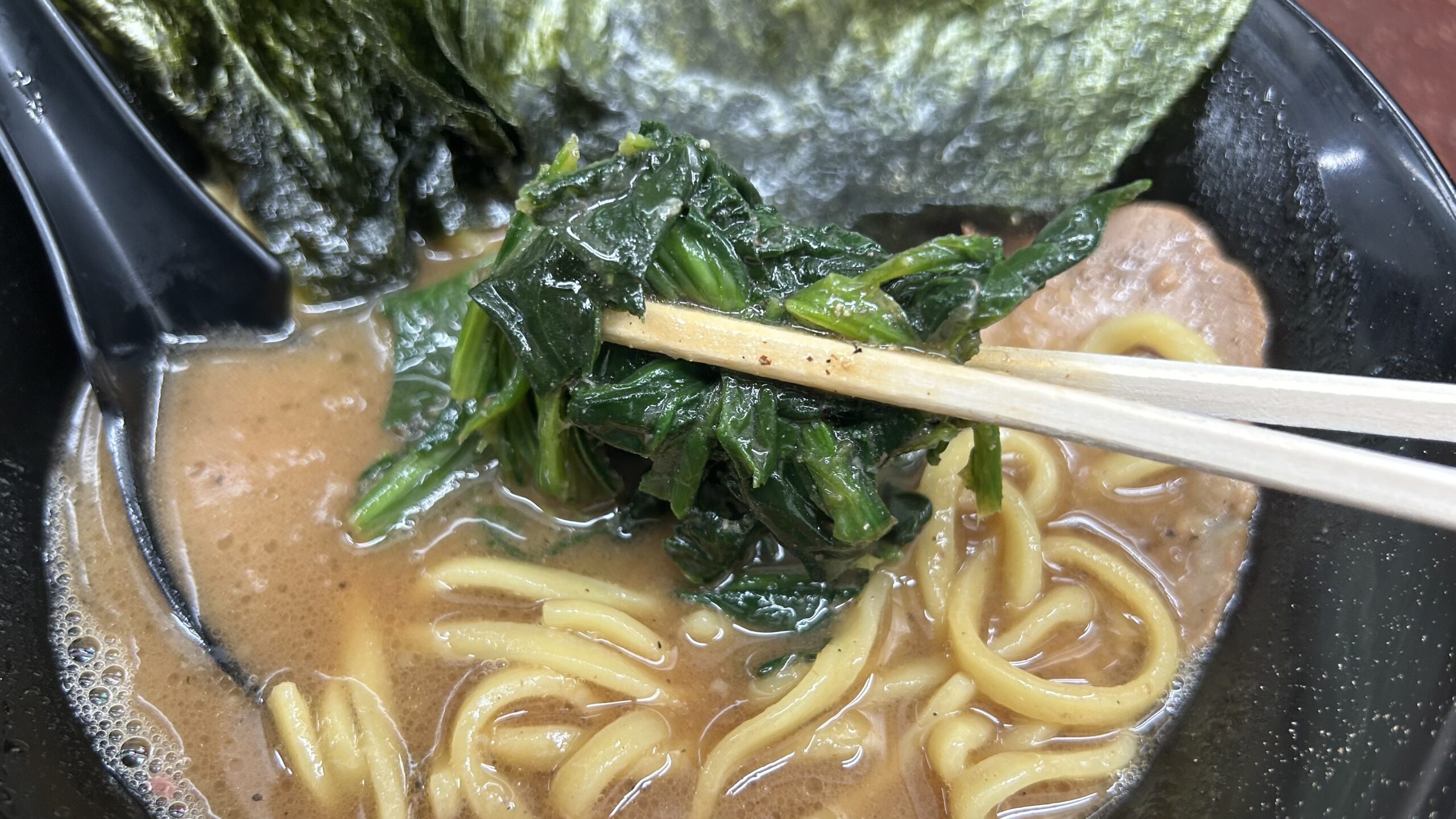 ほうれん草の存在感と具材のこだわり