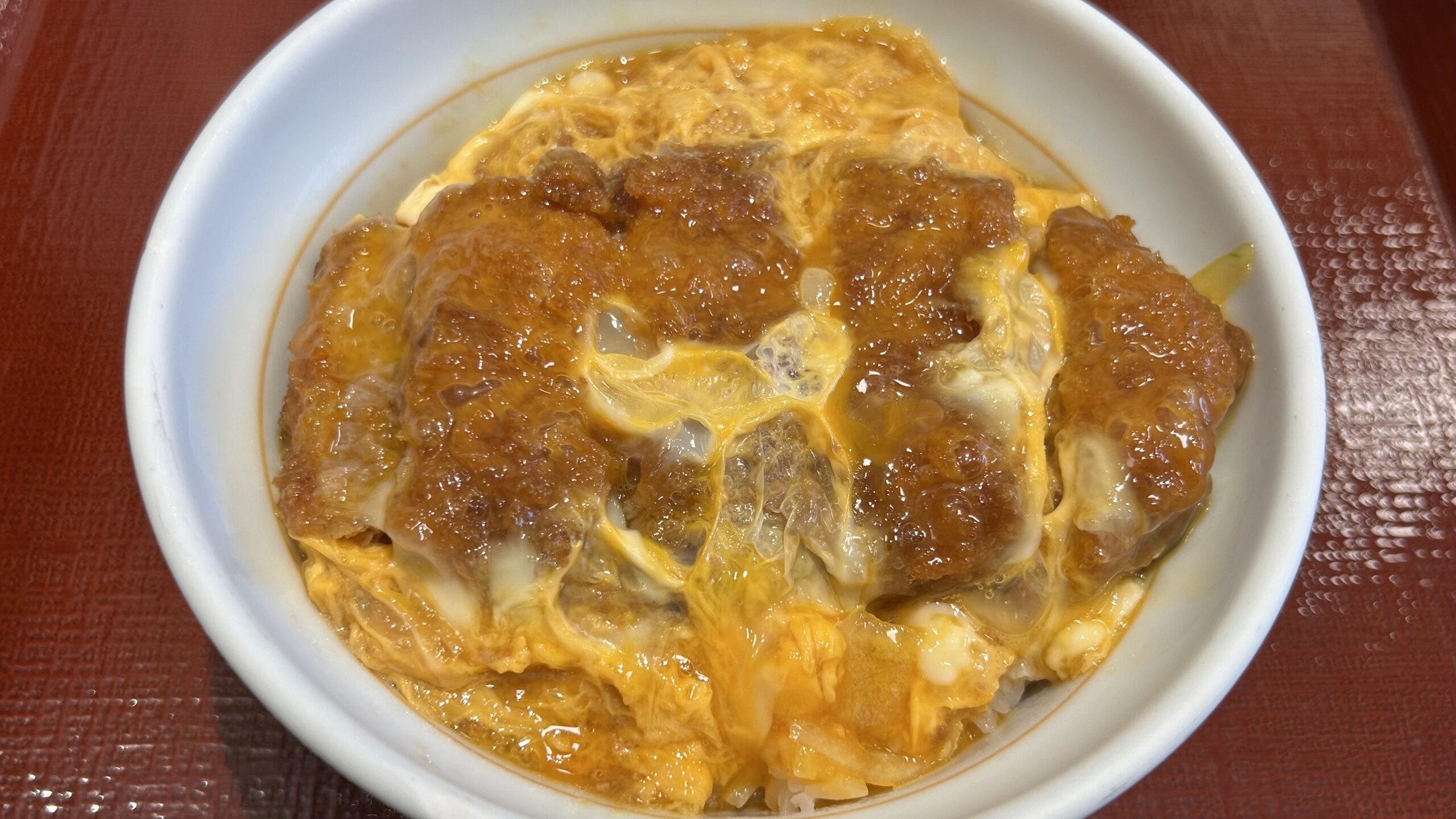 卵トロトロで関東のカツ丼とちょっと違う