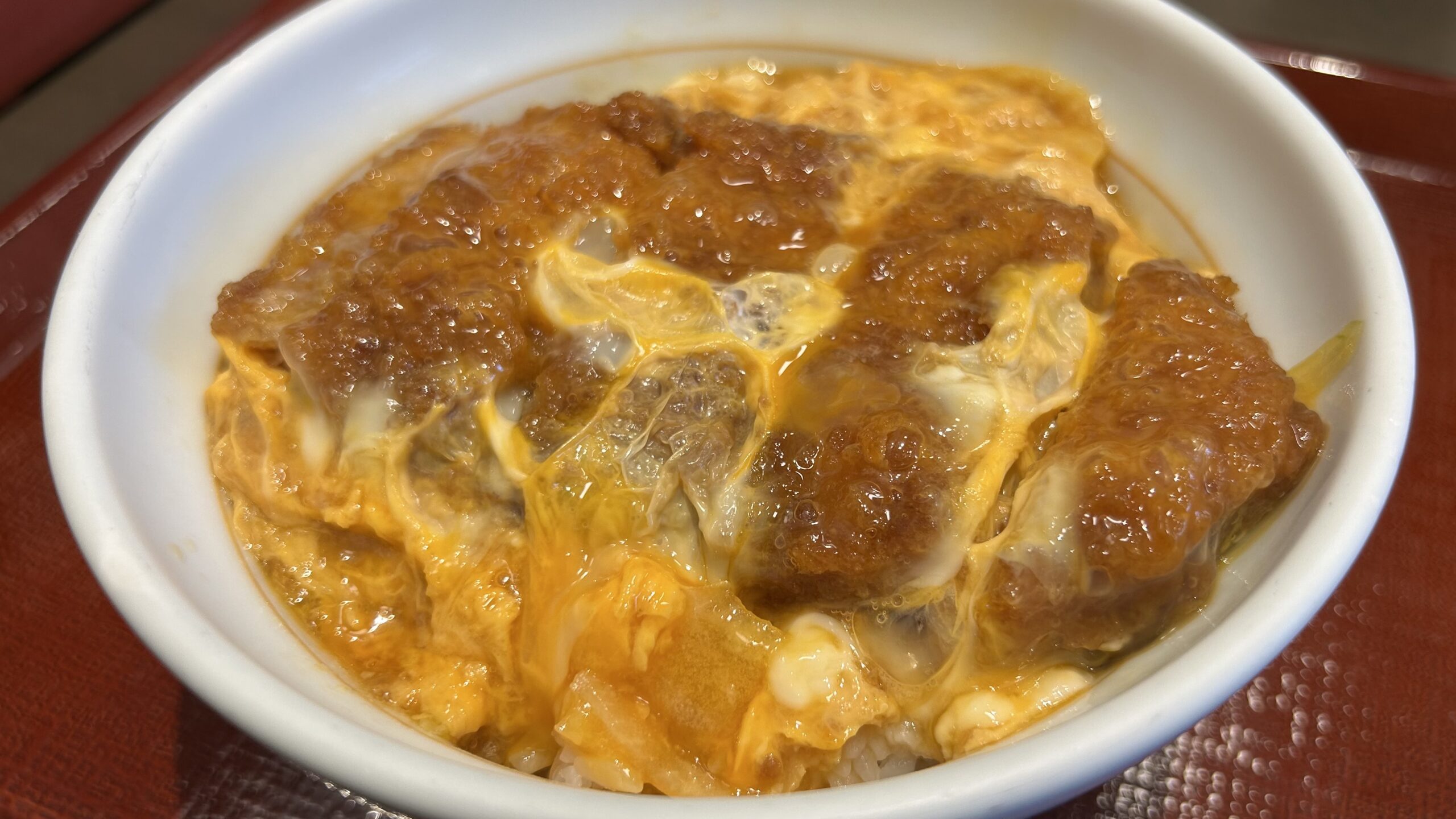なか卯のカツ丼がまずい噂の真相とは：実食で見えた「やさしい味」の正体