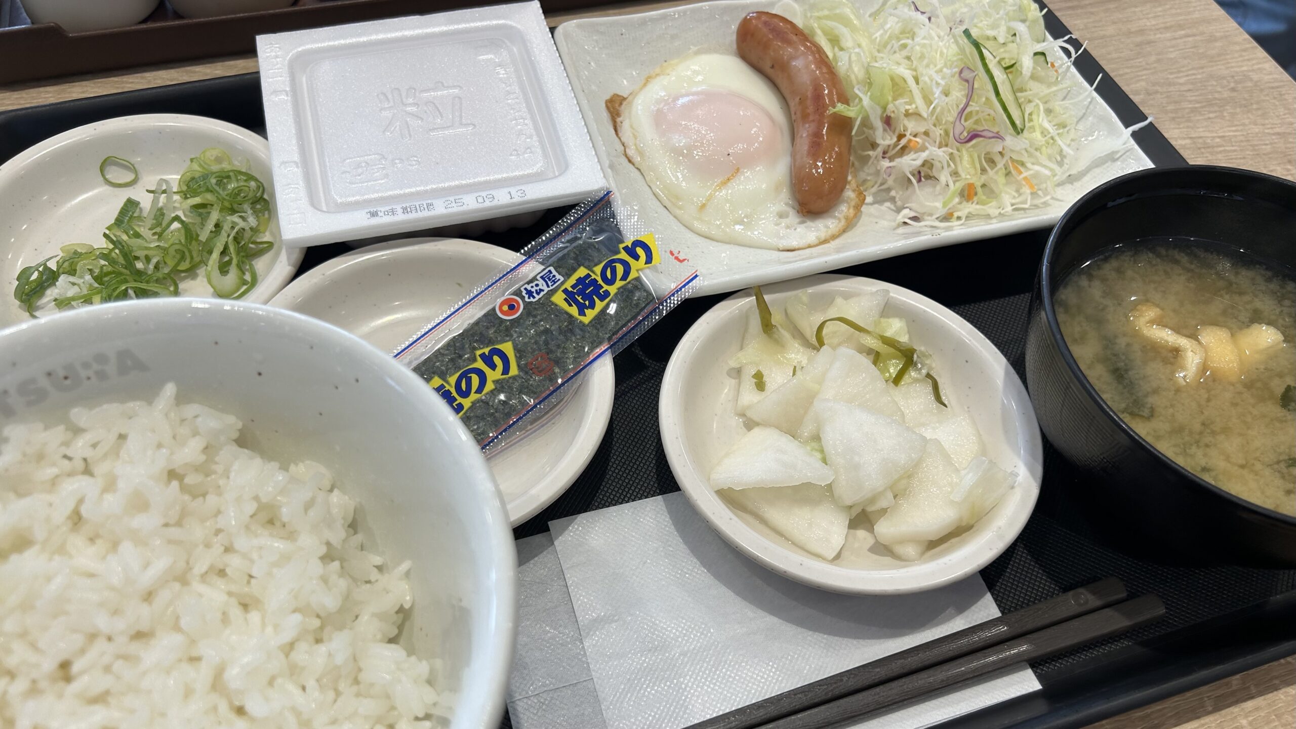 家庭的で完成度が高いソーセージと目玉焼き