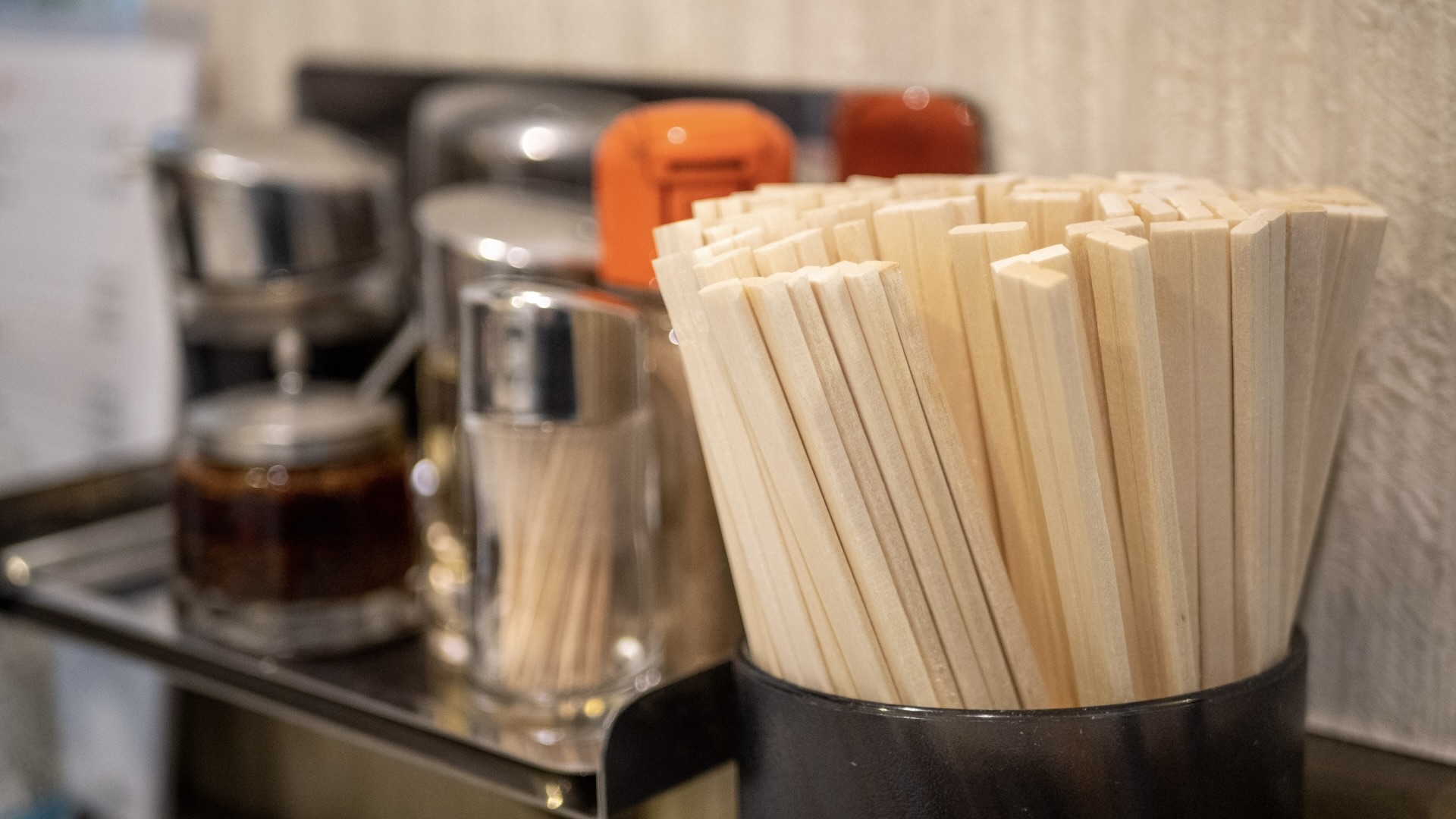 ラーメンに胡椒をかけるのはなぜ？：街中華に息づく調味料と食文化の話