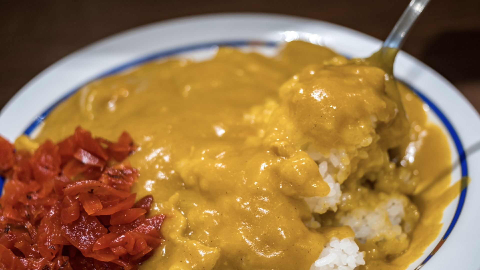 カレーにソースや醤油のなぜ