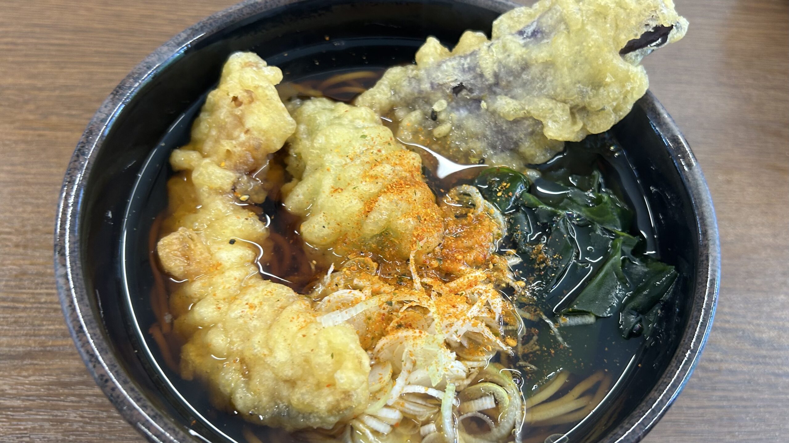 蕎麦やうどんに七味やわさびのなぜ