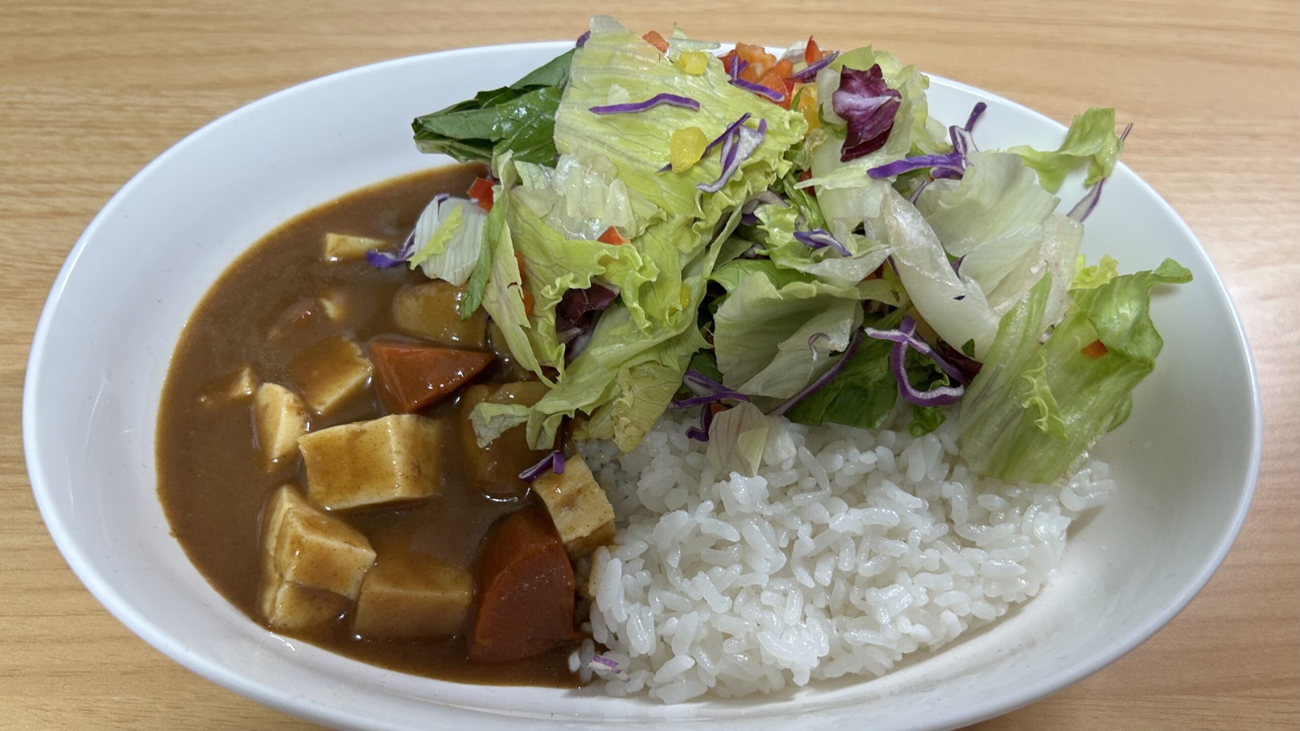 チキンやサラダは盛り付けで印象が変わる