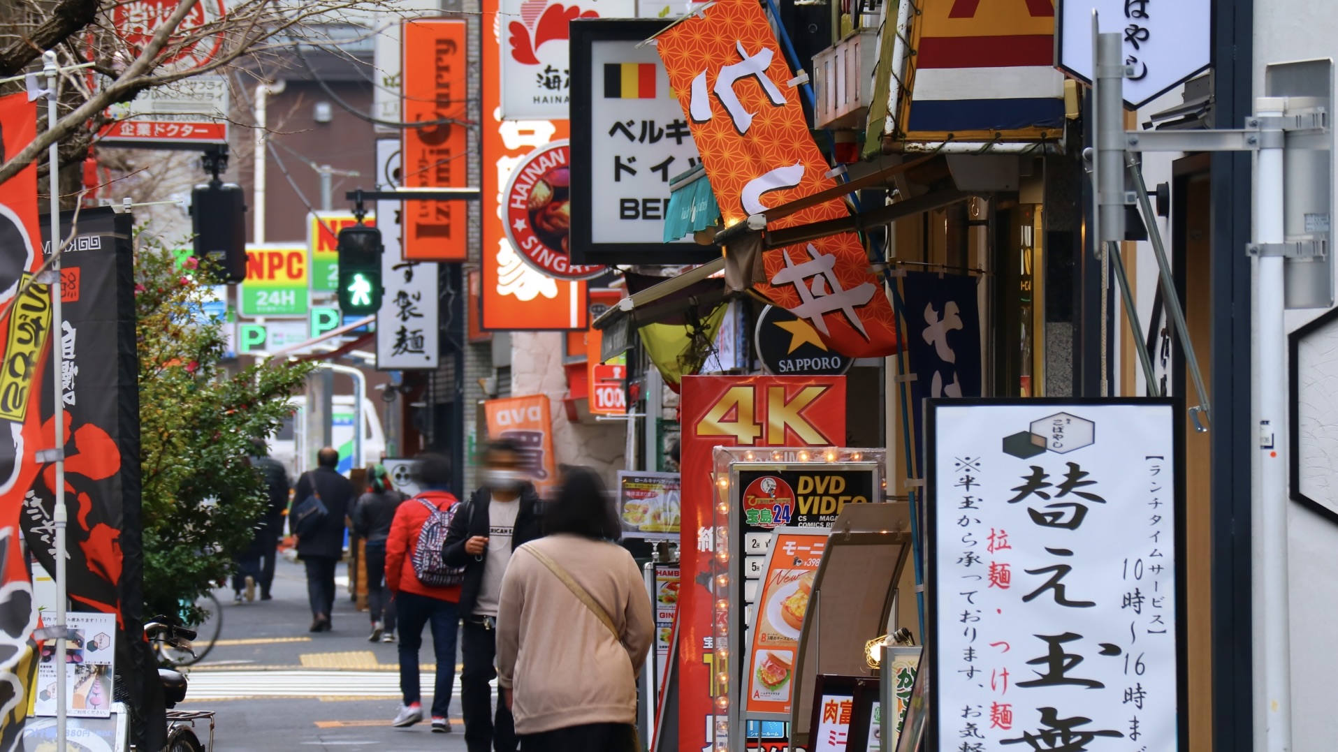 ライバルひしめく改札外:街の専門店には敵わない