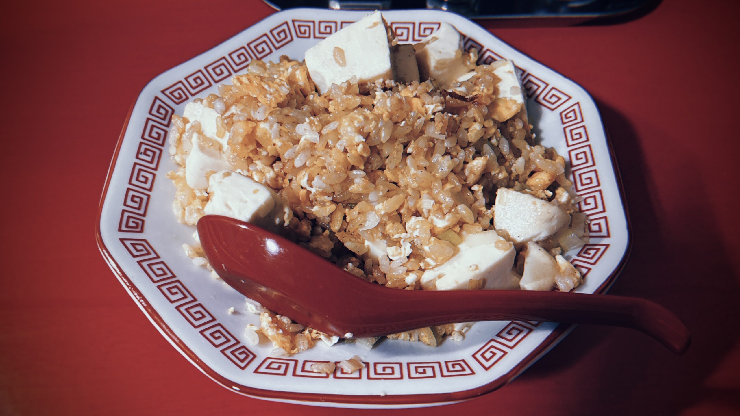 中華・蟹福飯店｜豆腐香炒飯：豆腐が「ぷるんっ」と香る昼下がりの貧乏炒飯