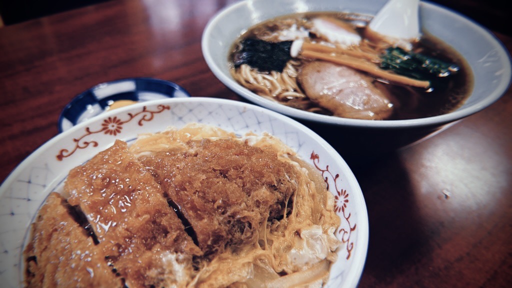 カツ丼はどこで食べるのが正解なのか