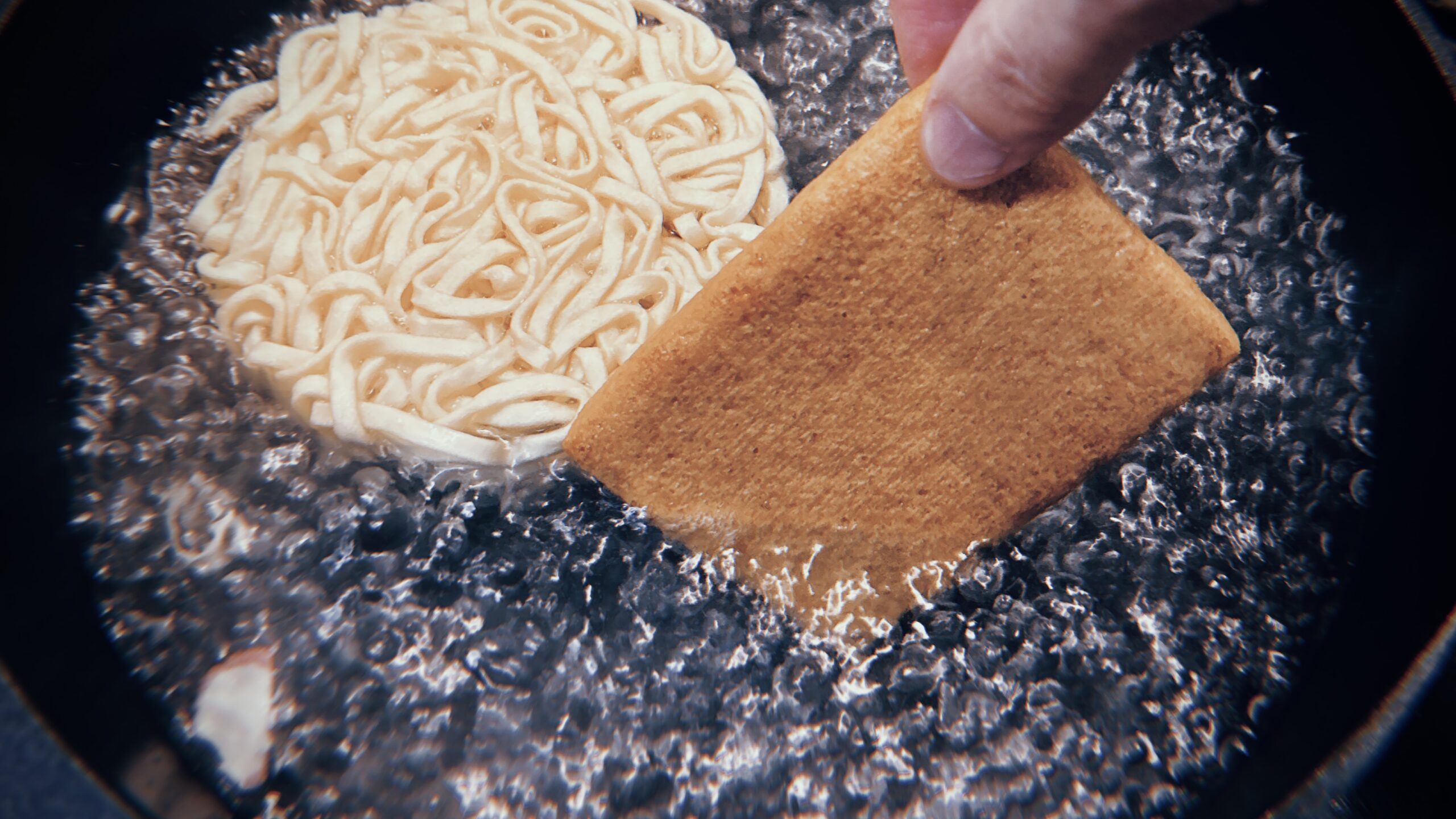 具材を足さずに作る「汁なしどん兵衛」