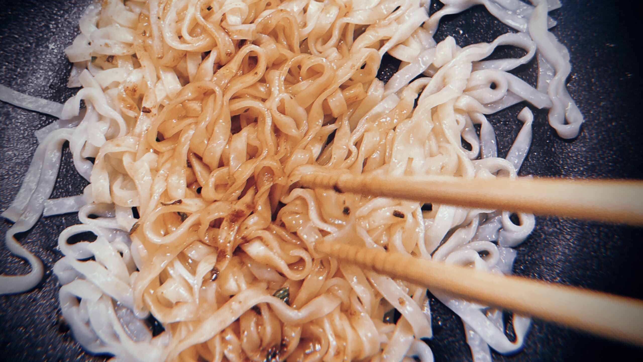 具材を足さずに作る「汁なしどん兵衛」