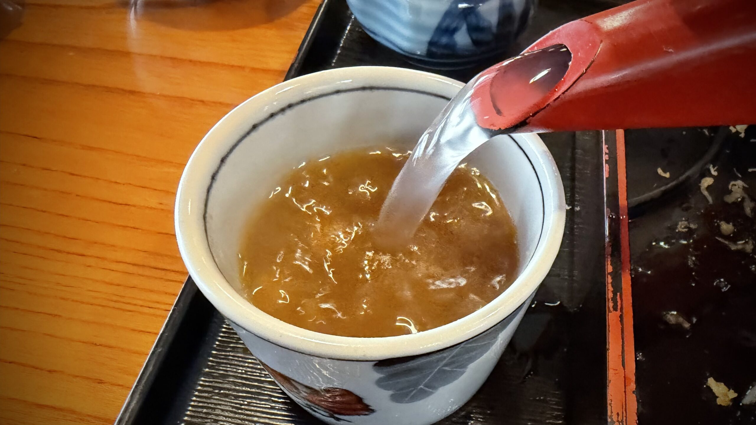 コシの強い蕎麦と大きな海老天ぷら