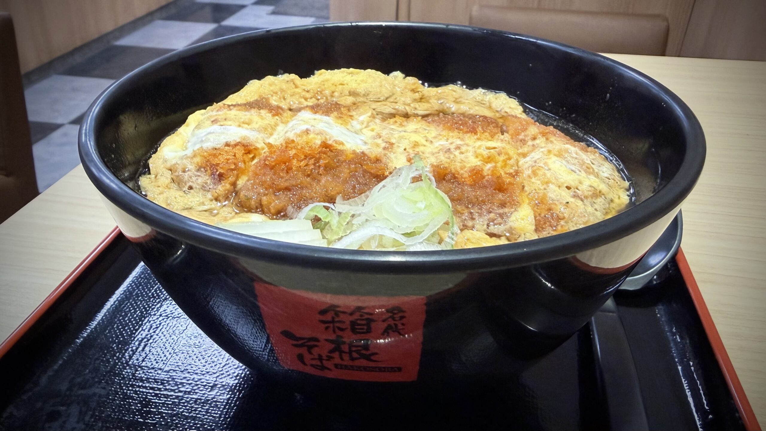 箱根そばの「カツとじそば」を食べてみた