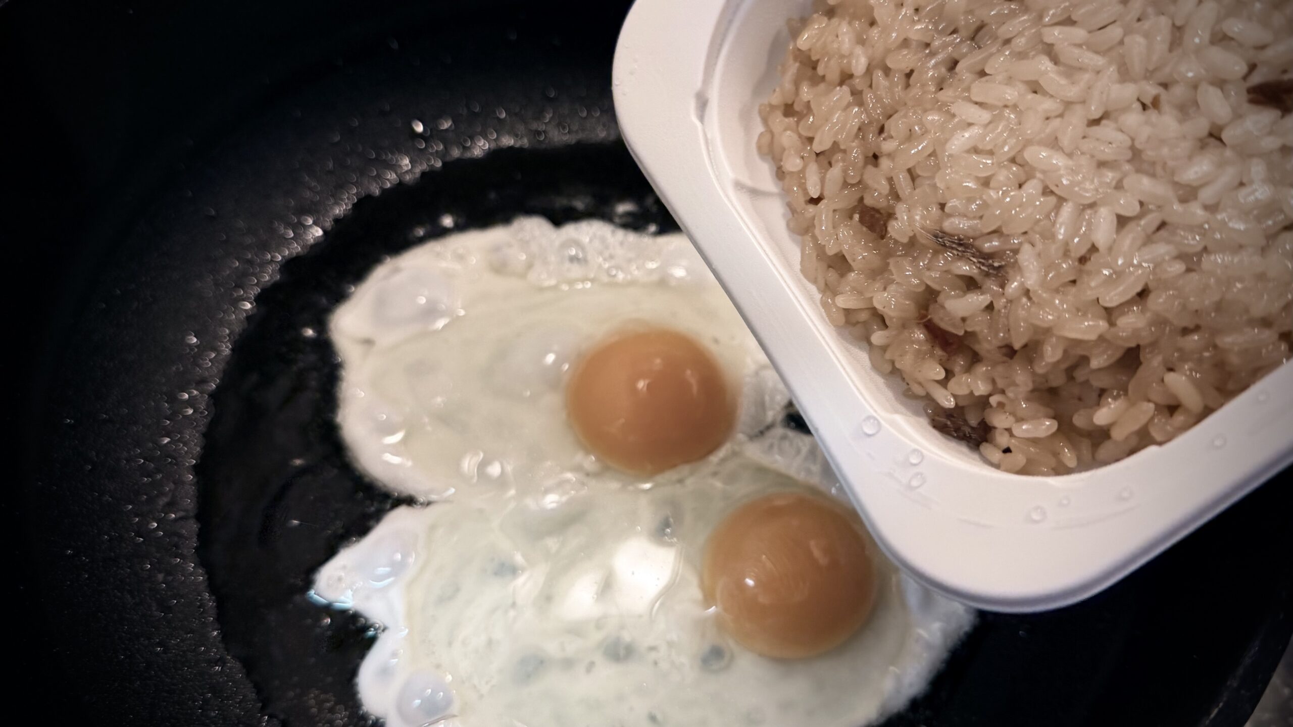 鶏ごぼうおこわで作るモチモチ炒飯