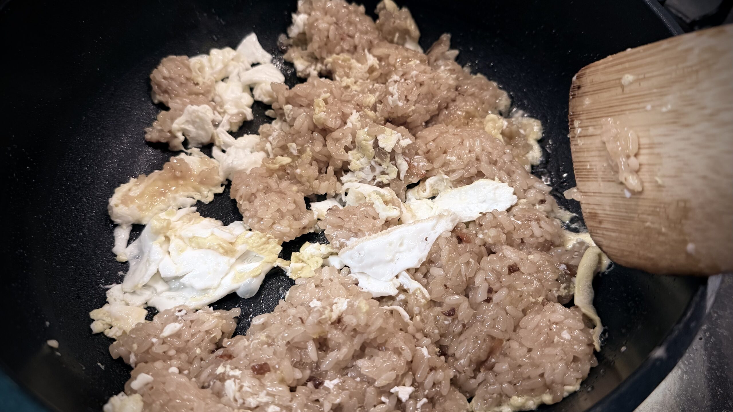 鶏ごぼうおこわで作るモチモチ炒飯