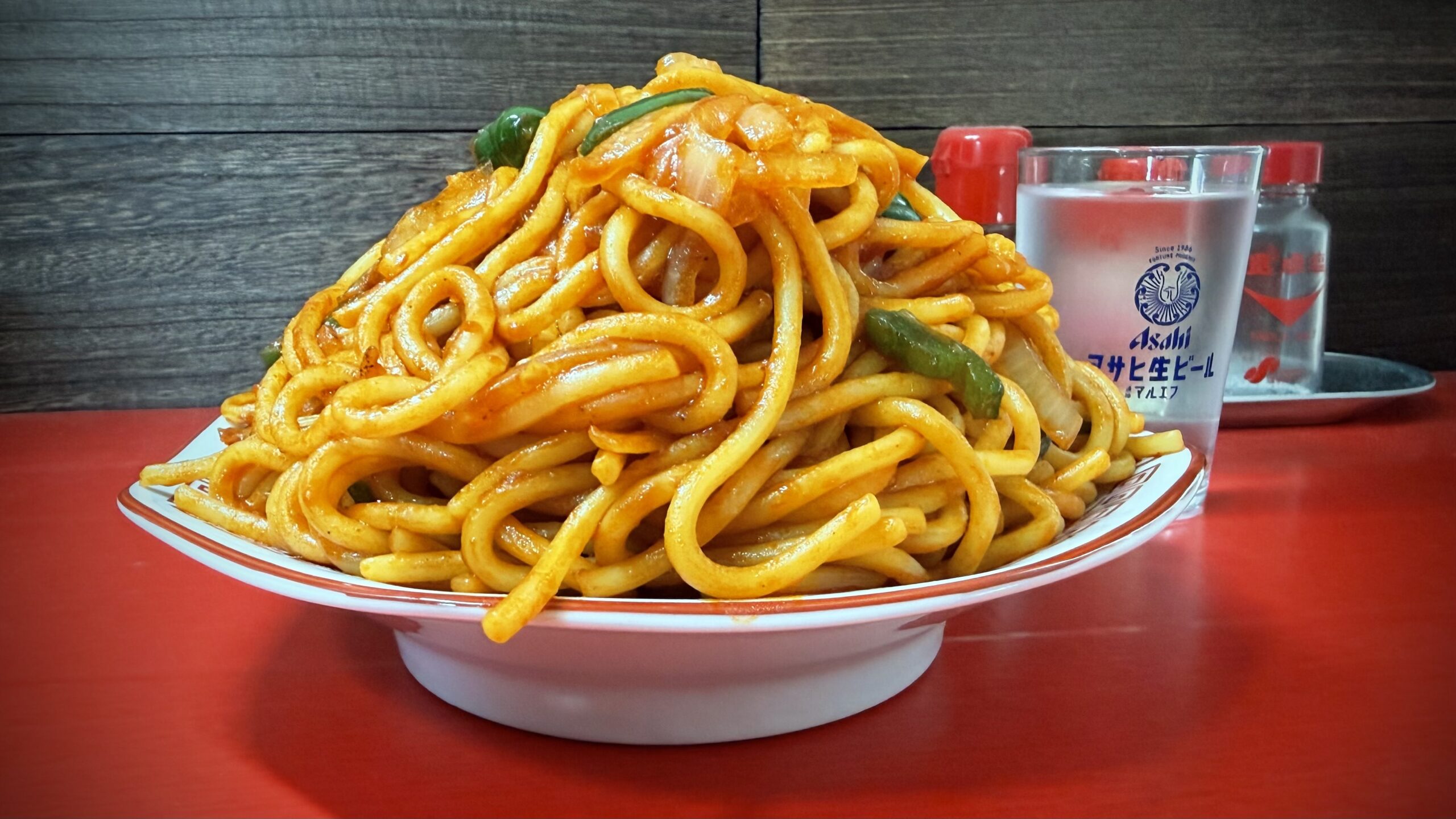 いざ実食！：驚愕の爆盛600gと激太麺の山