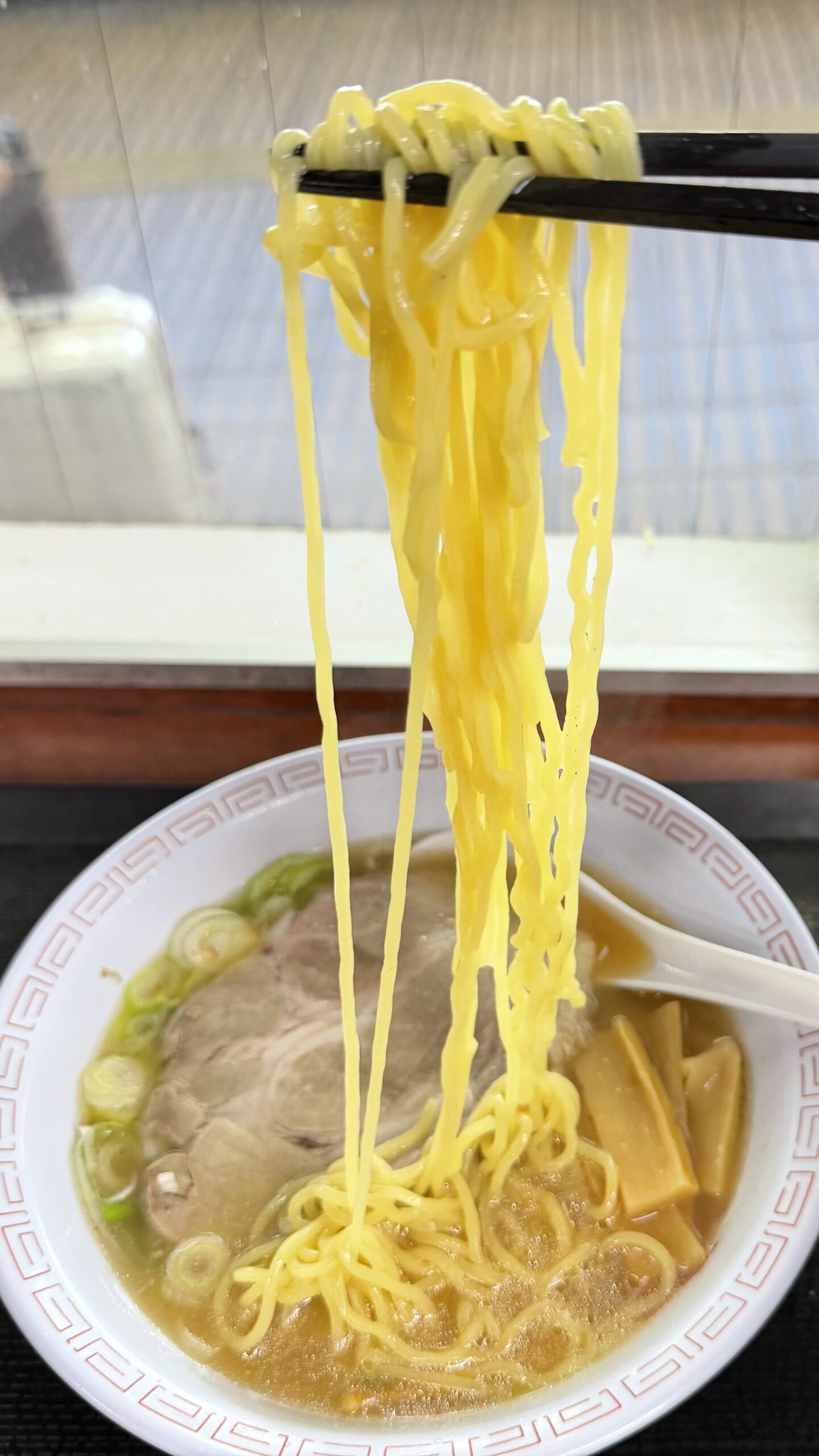 スープと麺の味は想像よりこってり寄り