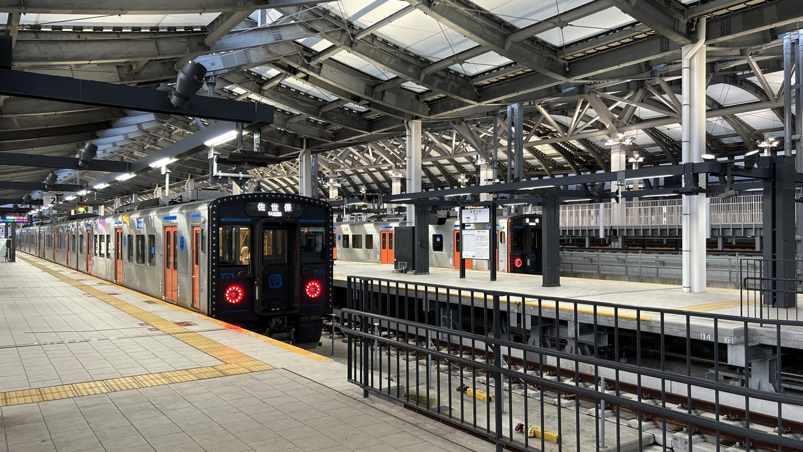 終点前の電車がゆっくり走るのはなぜなのか
