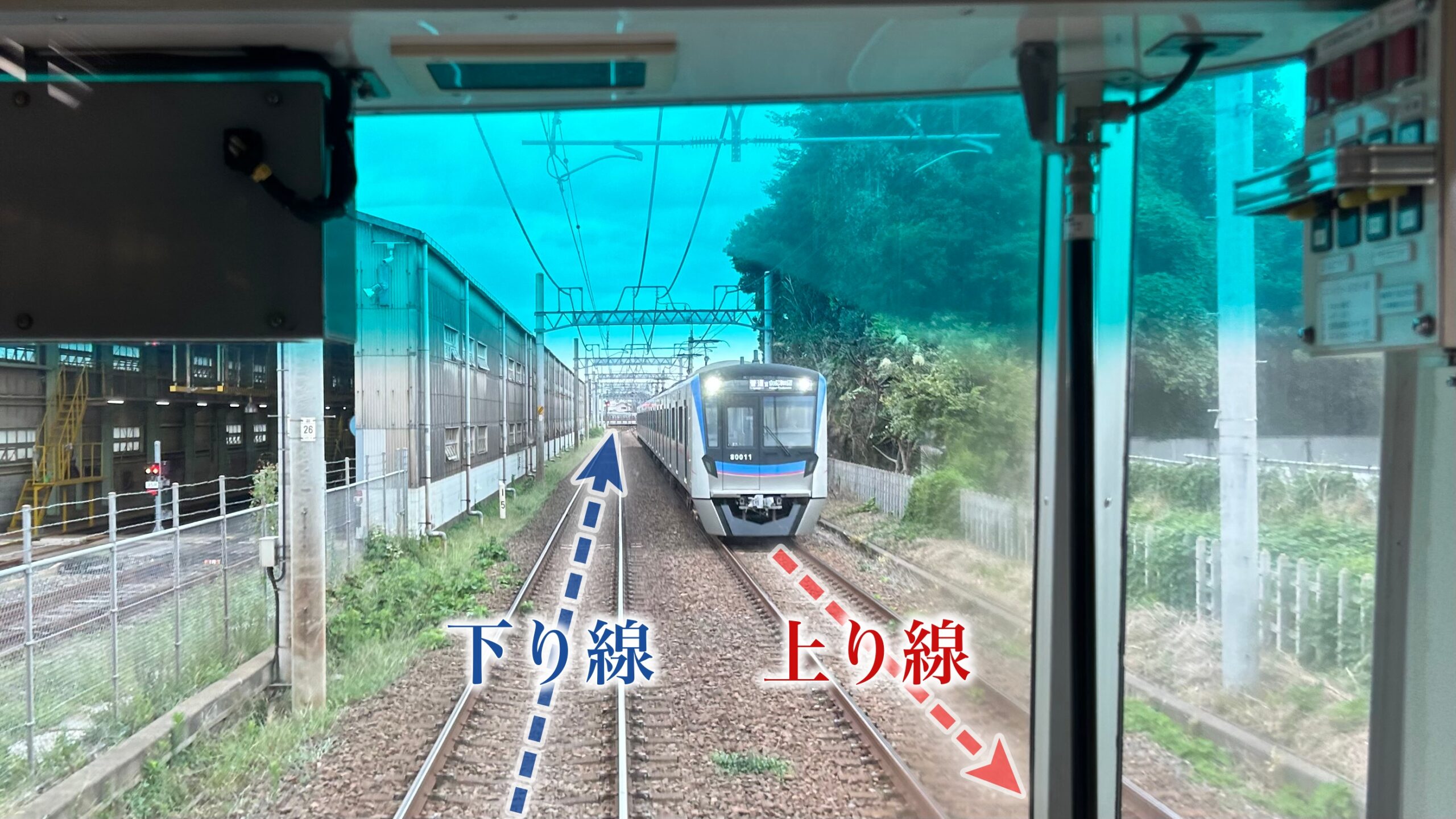 終点前の電車がゆっくり走るのはなぜなのか