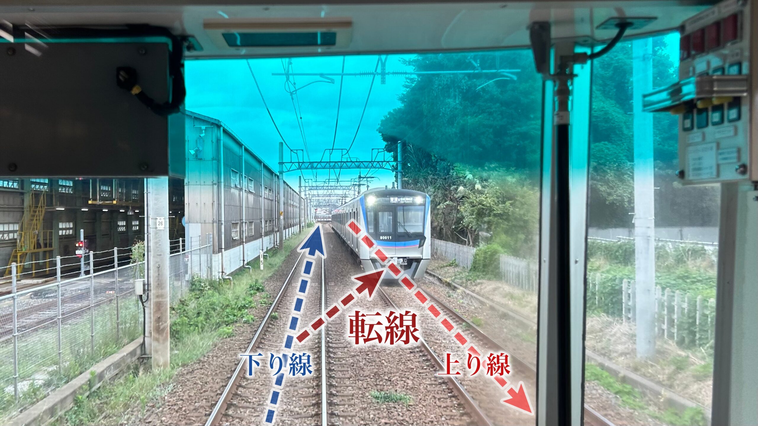 終点前の電車がゆっくり走るのはなぜなのか