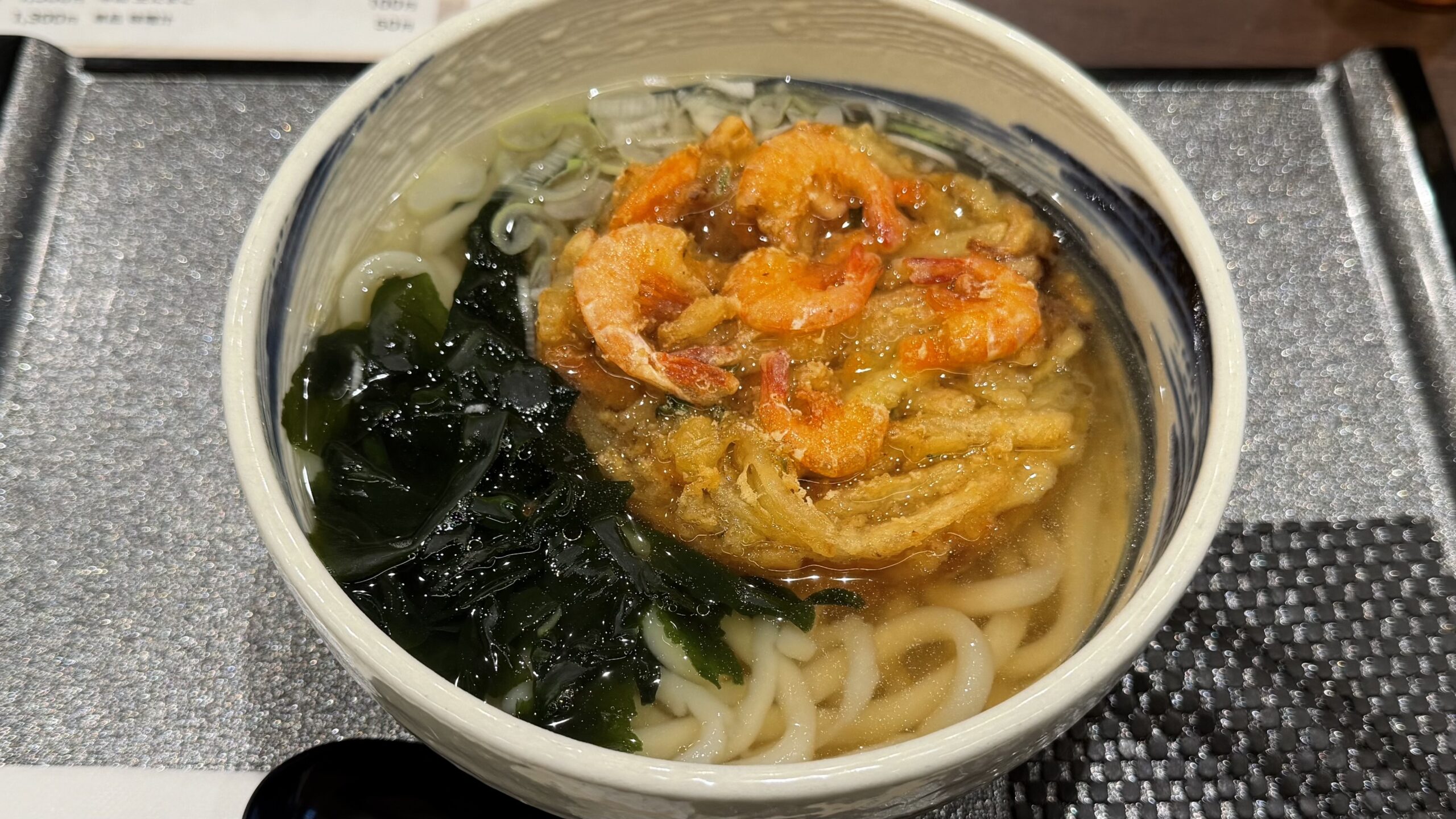 実際に入ってみたら店内はかなり普通だった