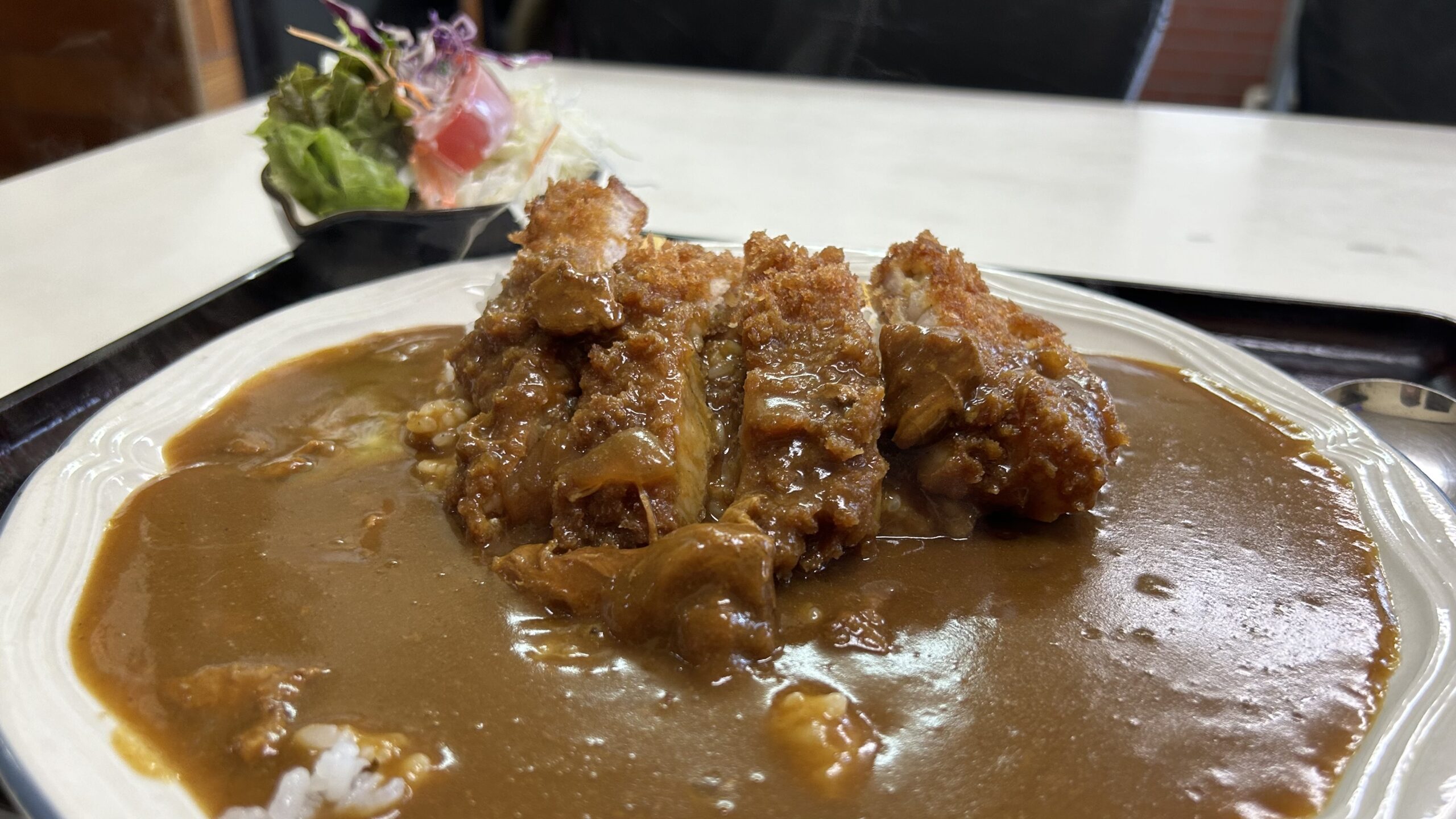 見た目は最後まで怖かったけど…カツカレーは美味かった