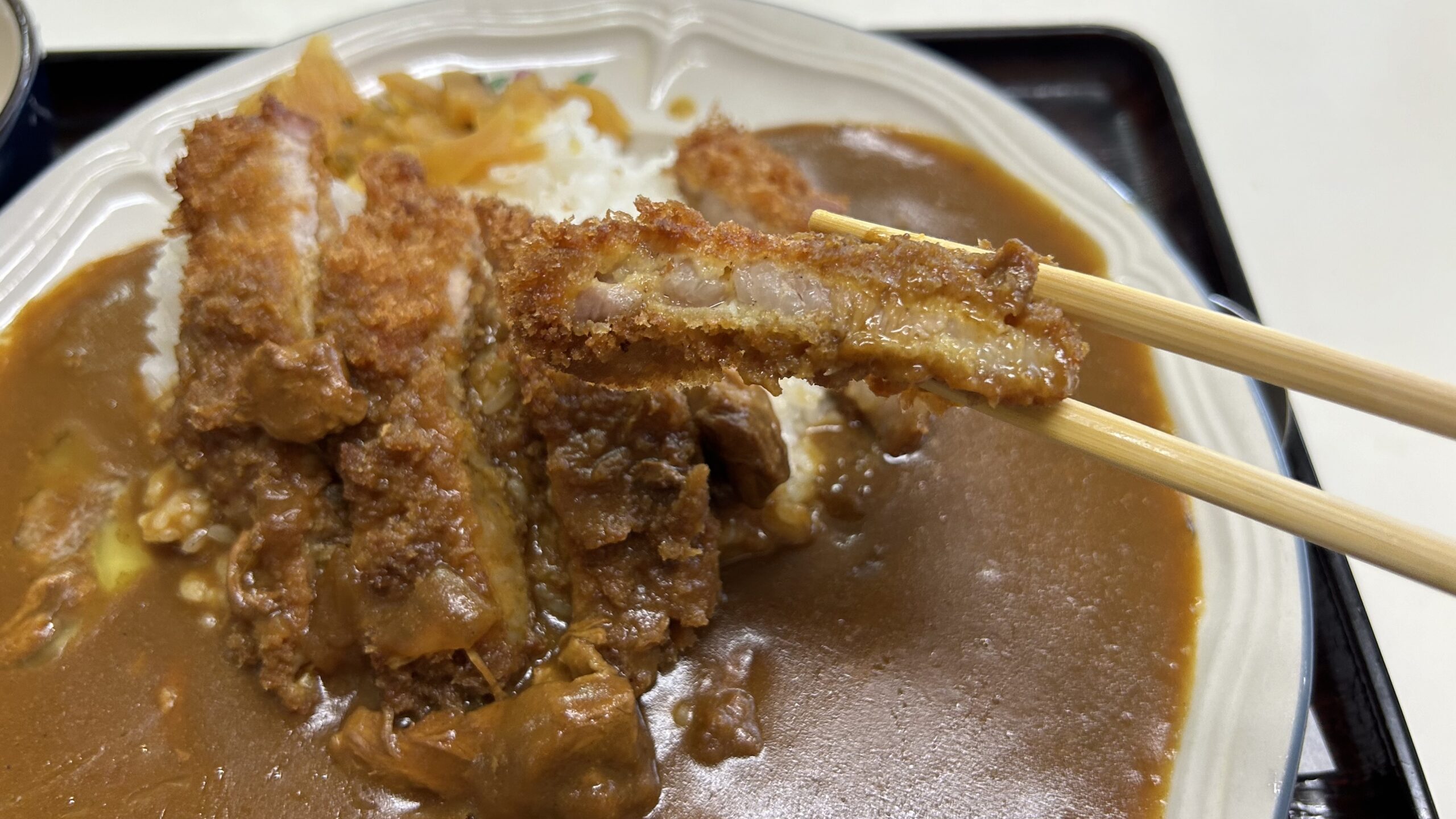 見た目は最後まで怖かったけど…カツカレーは美味かった