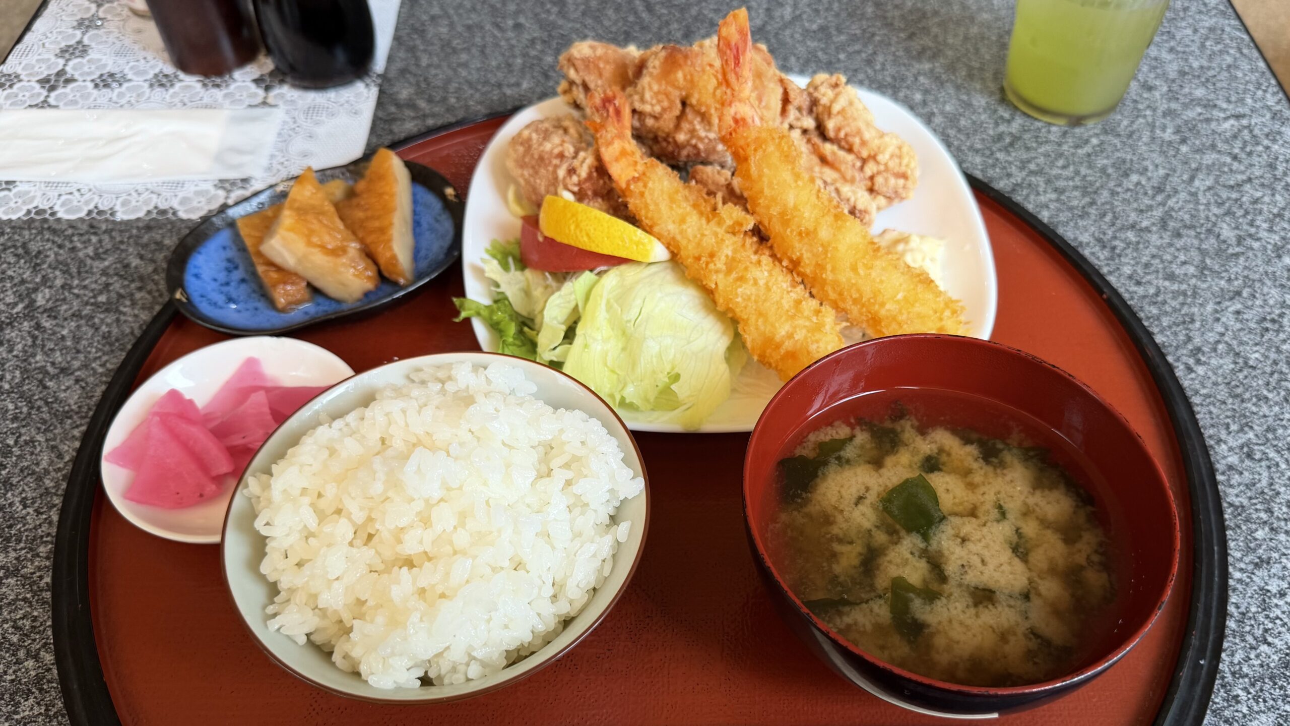 エビフライ・唐揚げ定食を食べてみた