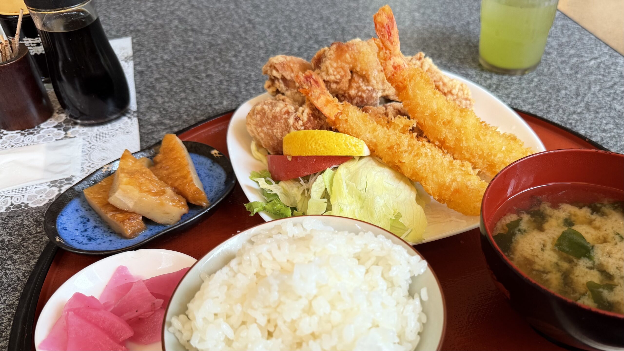 エビフライ・唐揚げ定食を食べてみた